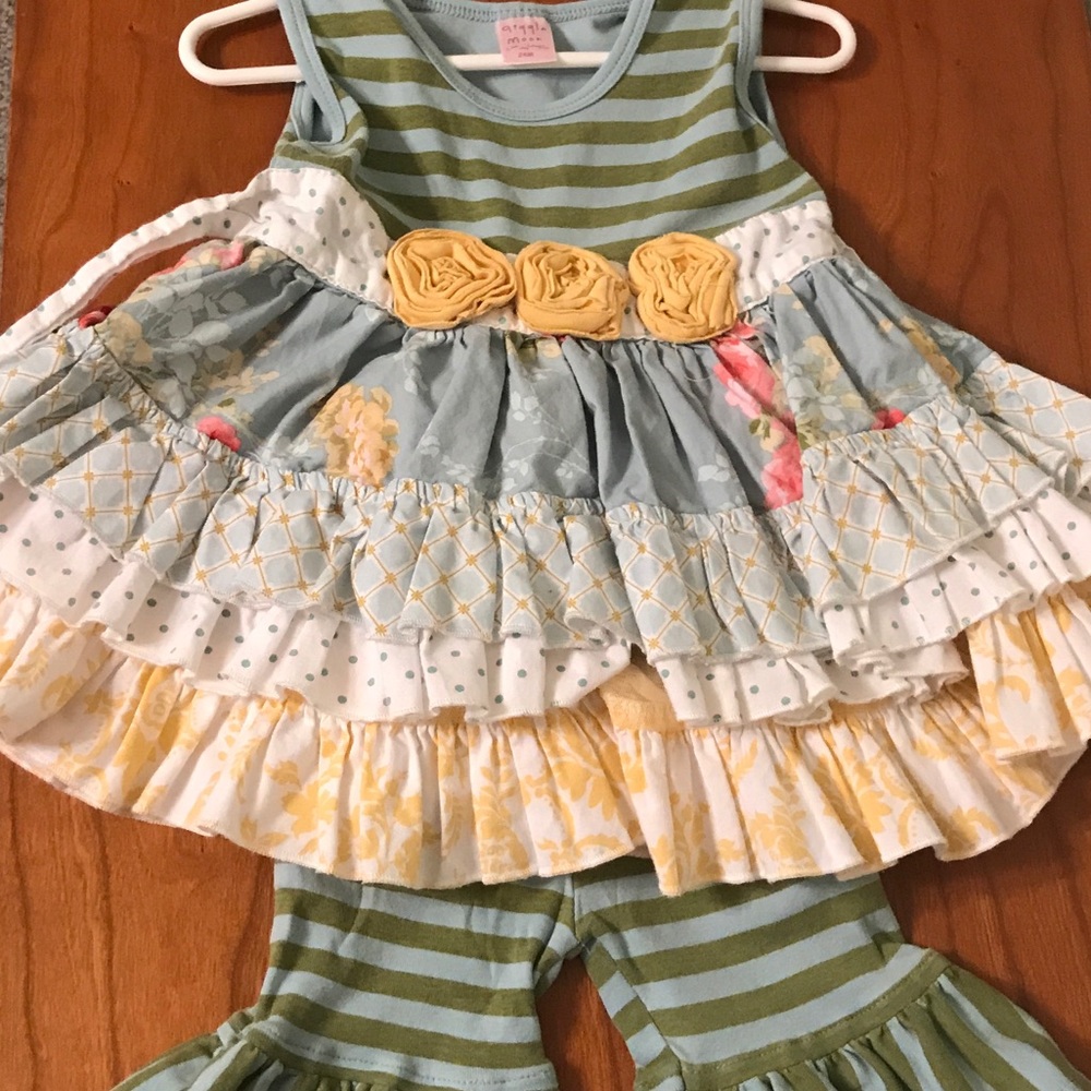 Giggle Moon Outfit